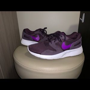Women’s Nike Purple Roches